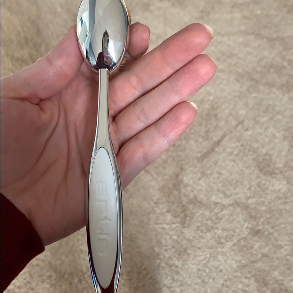 Artis oval 7 brush